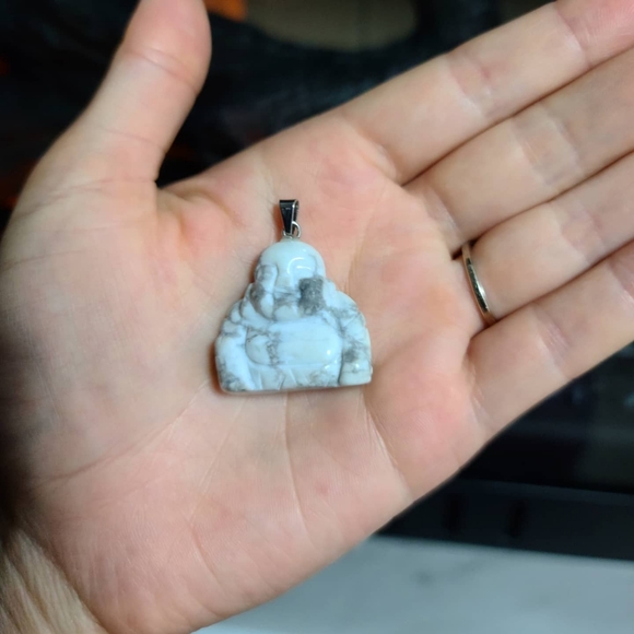Beautiful Howlite Buddha carving pendant 🤩 - Picture 2 of 2